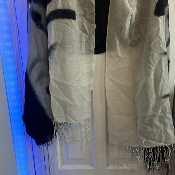 Scarf - Picture 2 of 8